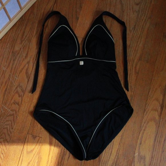 Huit 8 Solid Color Swimsuit - Picture 1 of 6
